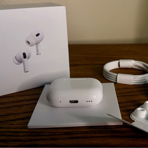 Apple Noise counseling earphones￼/Earbuds